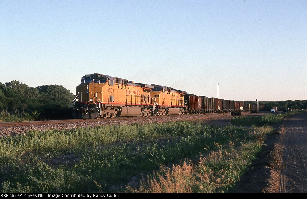 UP 6534 near Toronto